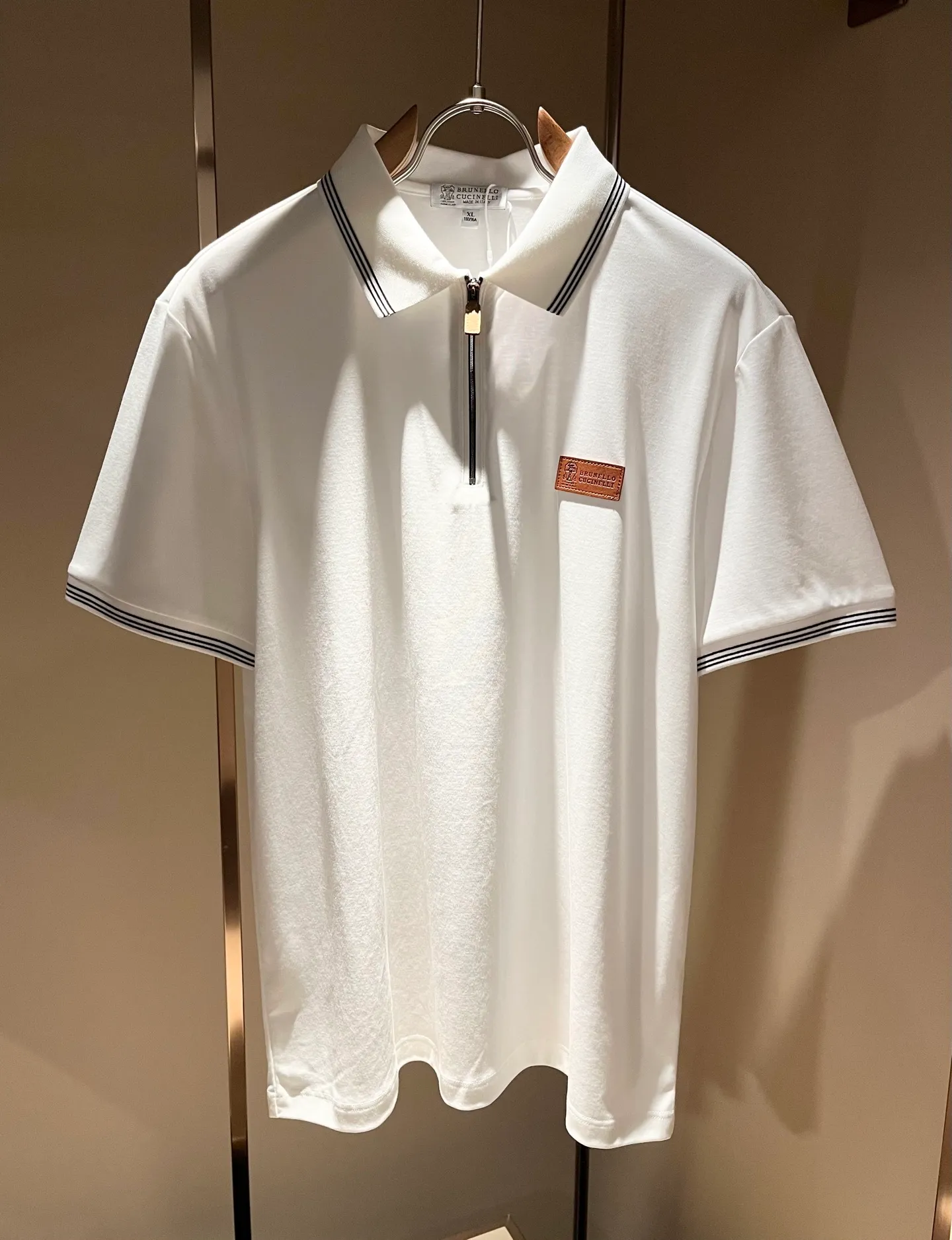 , BC-Brunello Cucineli 2026 Spring and Summer New Arrival men's short-sleeved Polo shirt, a fashionable Versatile item that many celebrities love to wear! The LOGO leather on the chest is super nice. Friends who like Classic simplicity must not miss this one! The calm and elegant brand style has always been favored by the upper class! It is also the best choice for fashion items! The upper body is so handsome, highly recommended! ! ! The biggest attraction of this short-sleeved shirt is not only its own brand added value, but also the fact that this short-sleeved shirt is very cost-effective in terms of color matching and material! Customized original exclusive mesh cotton material design! Environmentally friendly washing, customized fabrics, and pre-shrinking treatment ensure a crisp fit. The combed cotton fabric feels super soft and smooth and absorbs sweat! It does not deform after washing, feels comfortable and smooth, and the upper body is soft and comfortable. The classic fashionable lapel design is simple but not complicated, and it is very attractive! Sizes:M-4XL